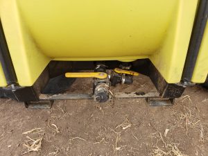 Lakestate Mfg plumbing kit from the fill side